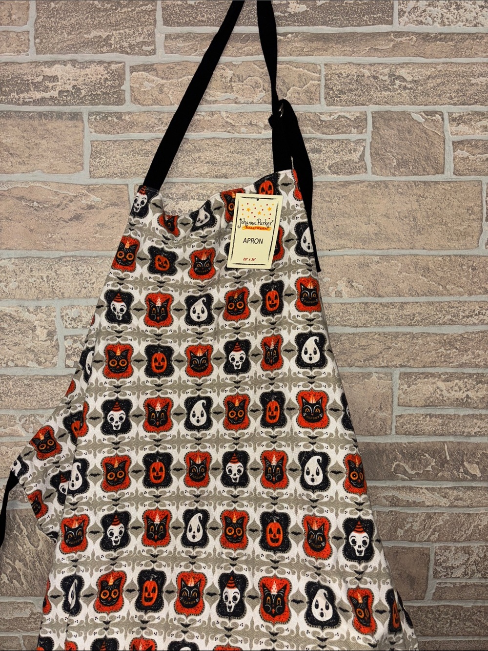 Viral Johanna Parker Halloween apron, ghost cat skull theme